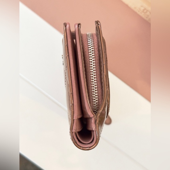 RARE Chanel Patent Leather Wallet - Picture 4 of 10